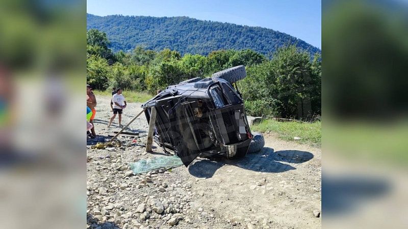 УАЗ «Патриот» с туристами перевернулся в горах Сочи утром 17 августа