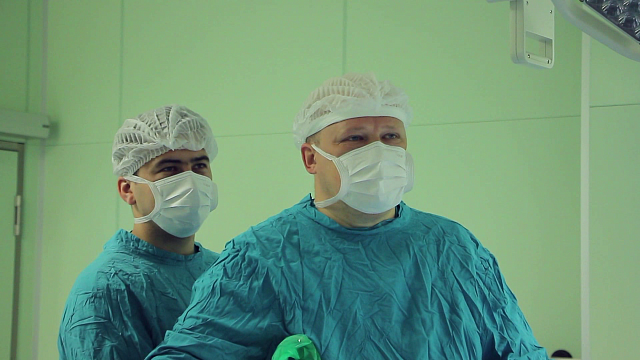 Краснодарский хирург Алексей Лищенко уже 25 лет профессионально спасает жизни Фото: Телеканал «Краснодар»
