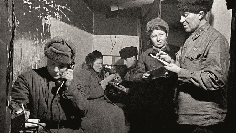 Неслабый полк: как девушки обеспечивали связь на фронте в годы ВОВ и спасались от бомбежек 