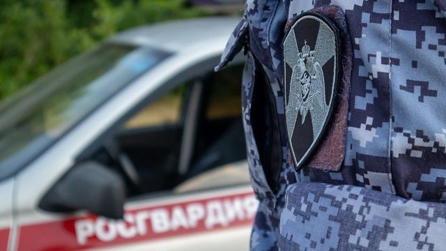 Находящегося в розыске преступника задержали росгвардейцы Анапы