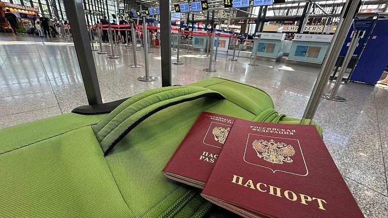 Выдачу туристических виз россиянам возобновило консульство Словакии в РФ