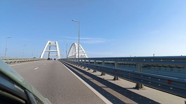 На Крымском мосту ведутся восстановительные работы. Фото: телеканал «Краснодар»