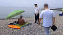 Во время рейда по пляжам Сочи выявили десять голых туристов 