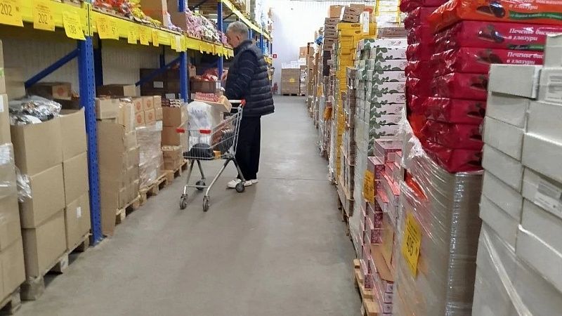 «Древнюю» замороженную курицу без упаковки продавали в «Светофоре» на Кубани