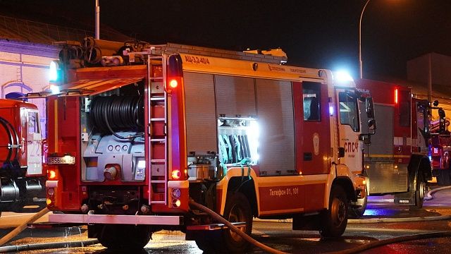 Женщина погибла во время пожара в квартире в Благовещенске 