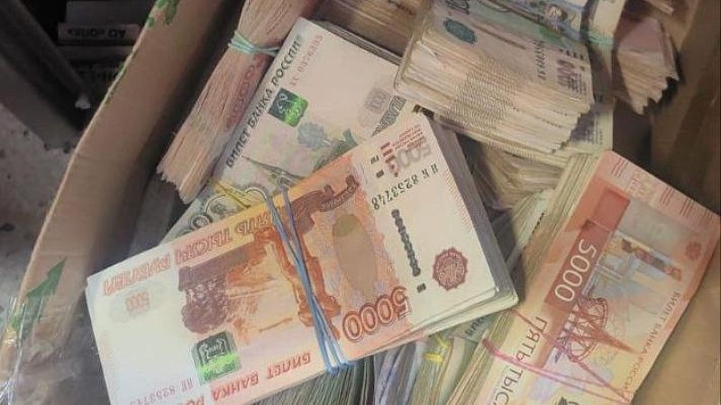 Мужчина ограбил букмекерскую контору на 1,2 млн рублей в Москве