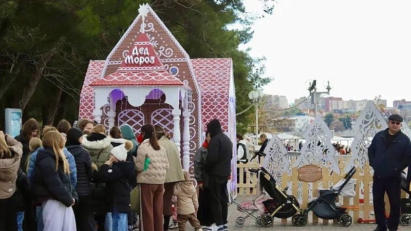 Домик Деда Мороза открыли в Геленджике