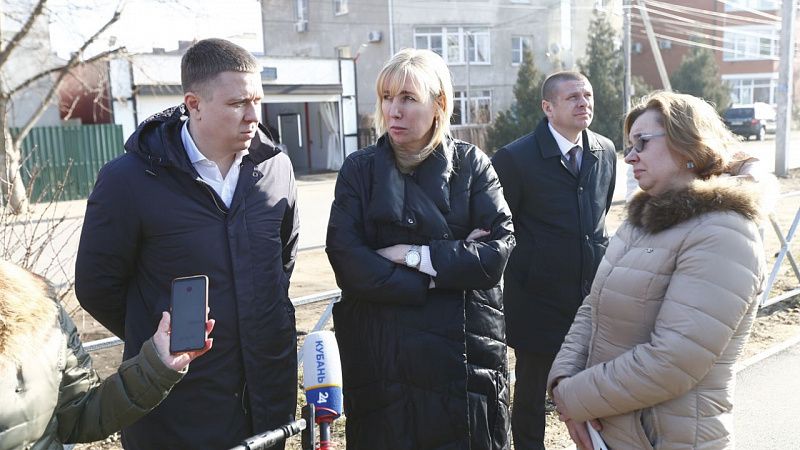 Анна Минькова проверила ход строительства социальных объектов в посёлке Российском Краснодара 