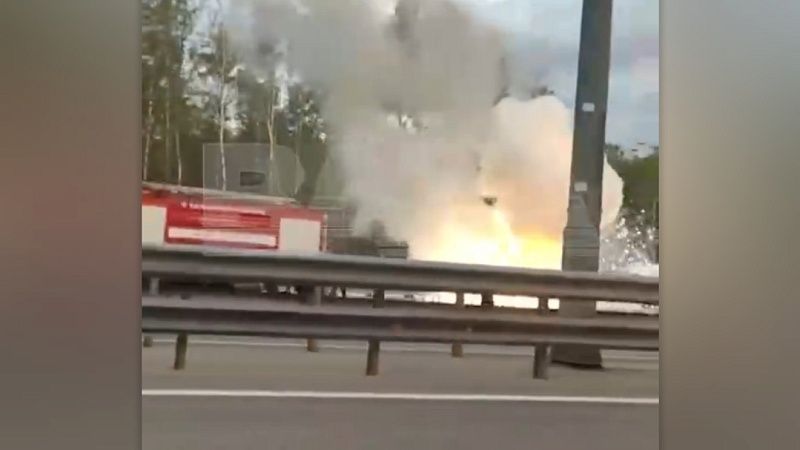 На видео попал момент взрыва суперкара McLaren на дороге в Подмосковье