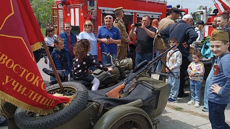 Военный городок развернули на Главной городской площади Краснодара 