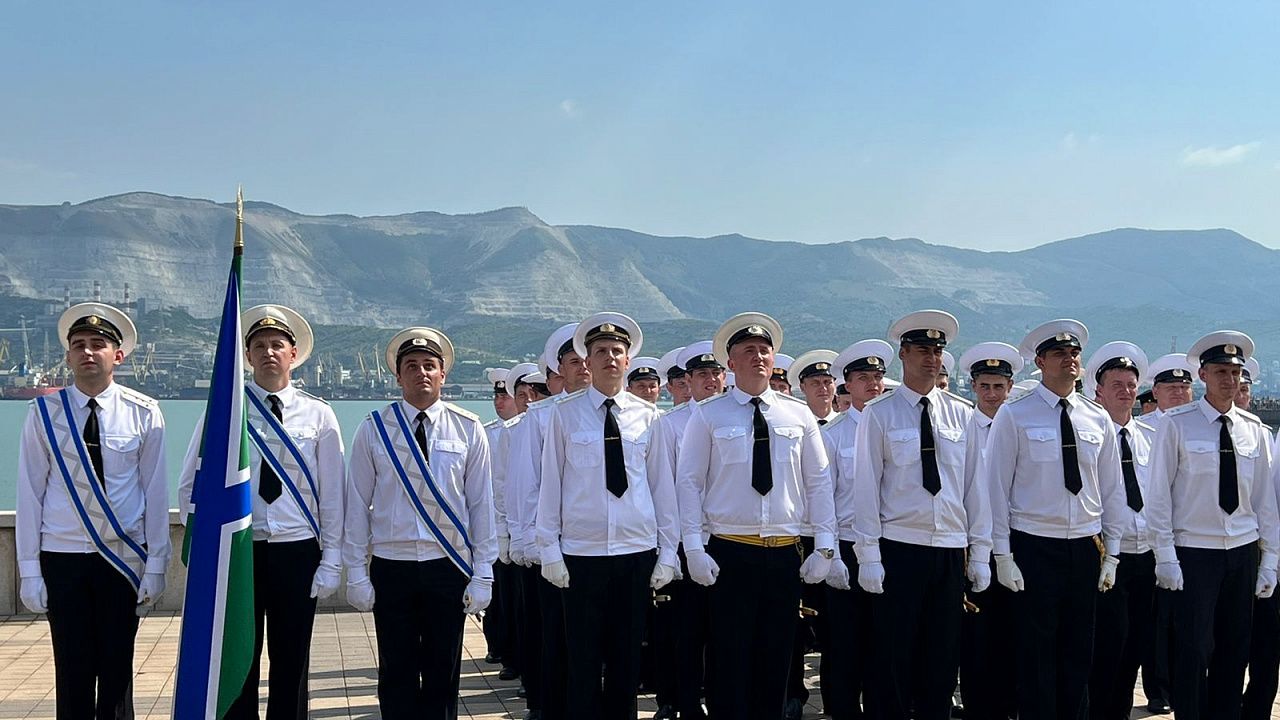 Построение военнослужащих на параде в День ВМФ в Новороссийске / Фото: телеканал «Краснодар»
