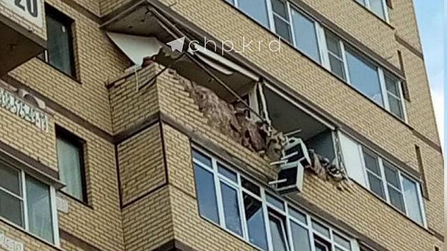 Стала известна причина обрушения балкона на улице Бородинской