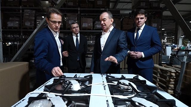 Глава региона проинспектировал производство оборудования для комбинатов питания. Новости 18 ноября