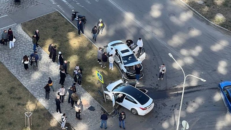 Два человека пострадали в ДТП возле школы в Краснодаре