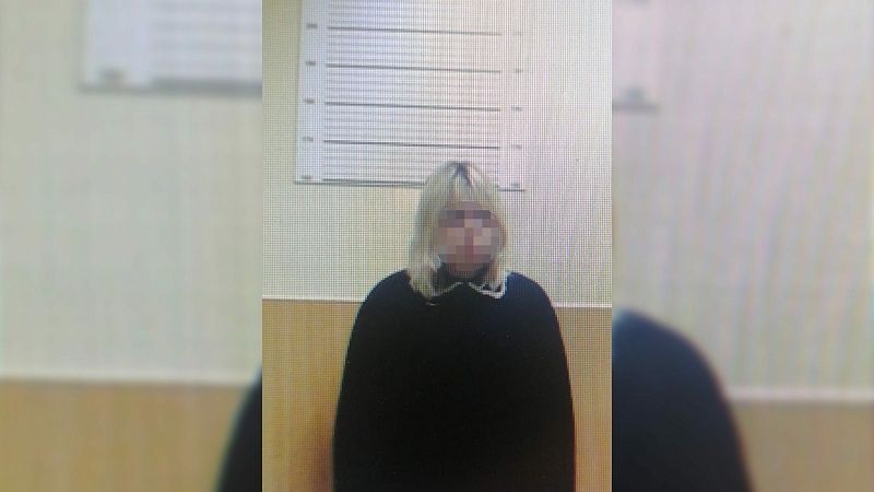 Облившую «зелёнкой» сотрудницу банка девушку задержали в Питере