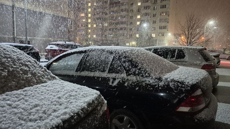 Школьник застрял в сугробе после неудачного прыжка с ТЦ на Камчатке