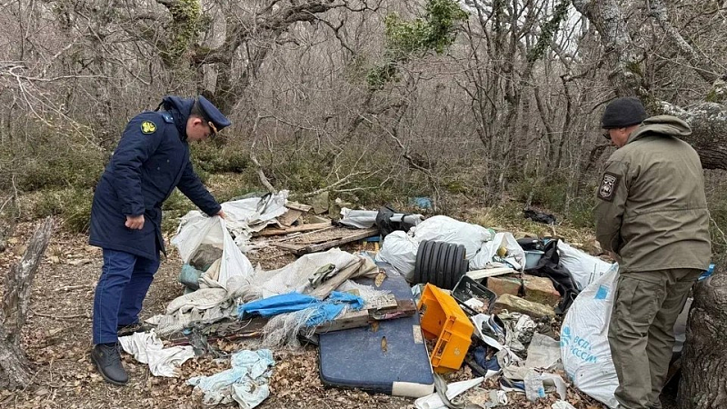 Незаконные свалки и самострои нашли в «Утрише» 