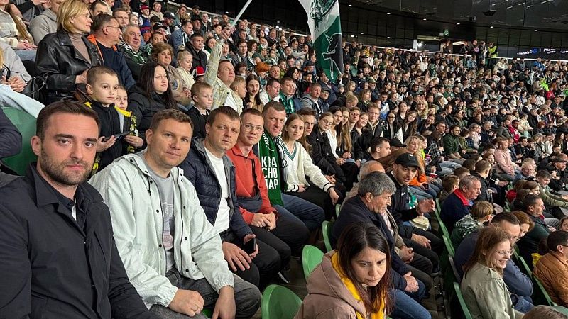 Евгений Наумов поддержал «Краснодар» на трибуне вместе со школьниками