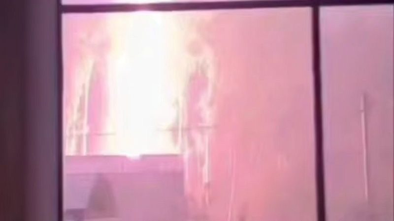 На видео попала молния в виде «огненного меча» в Подмосковье