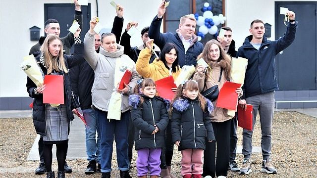 Более 13 тысяч детей-сирот получили жильё на Кубани. Фото: пресс-служба администрации Краснодарского края 