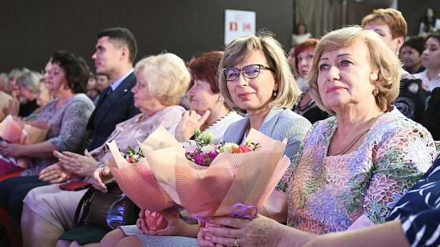 Лучшим педагогам Краснодара вручили награды 