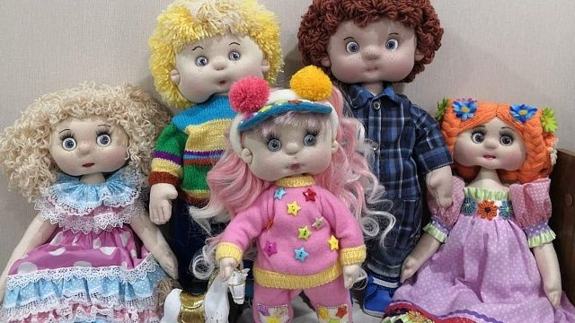 Кубанская мастерица шьет игрушки и кукол детям Донбасса Фото: Архангелы