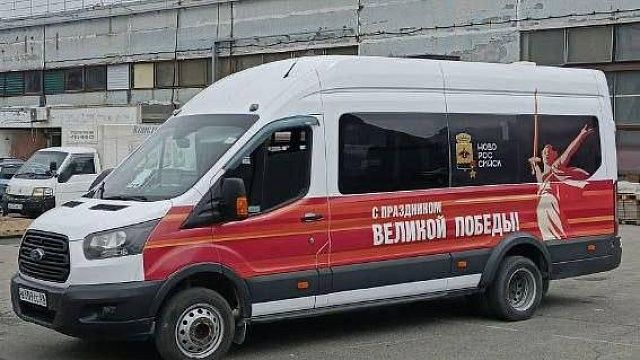 Служба такси украсила автомобили ко Дню Победы в Новороссийске