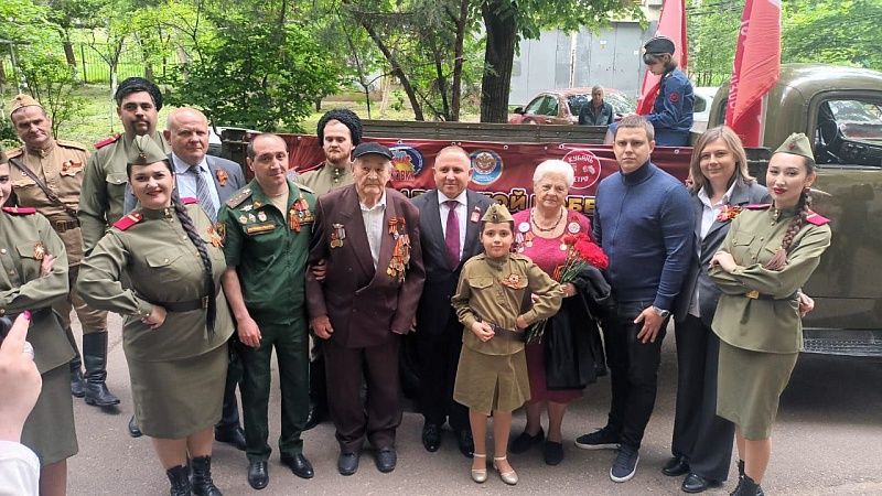 Трёх ветеранов поздравили с Днём Победы в Фестивальном микрорайоне Краснодара