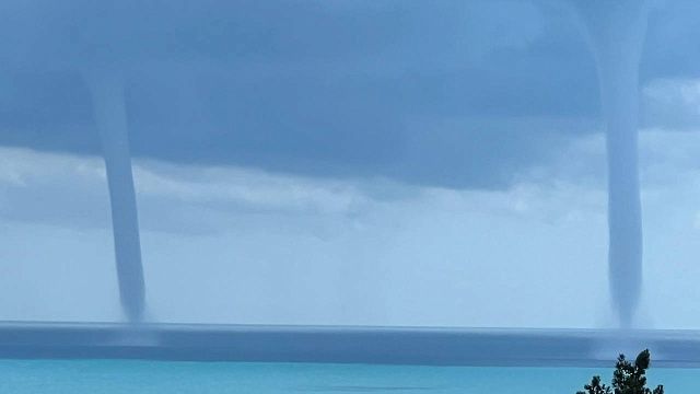 На видео попал гигантский смерч над Каспийским морем у берегов Дагестана