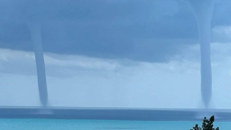 На видео попал гигантский смерч над Каспийским морем у берегов Дагестана