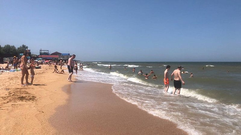 Азовское море ежегодно размывает до четырех метров берега в Ейском районе