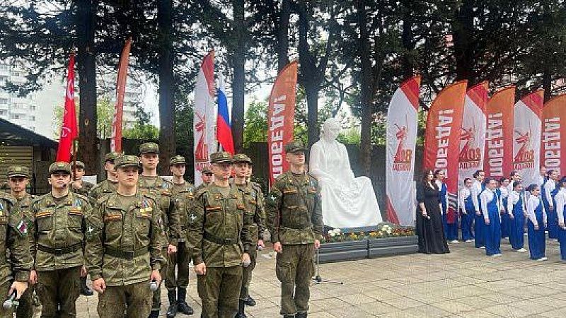 Ко Дню Победы обновили мемориал «Скорбящая мать» в Адлере 