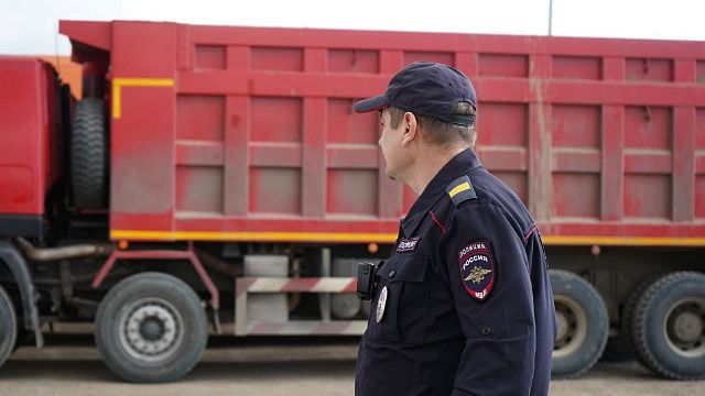 С 27 октября грузовые машины едут в Крым по альтернативному маршруту. Фото: Елена Желнина
