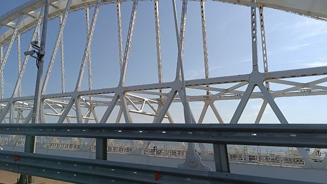 Перед Крымским мостом нет пробок. Фото: телеканал «Краснодар» / Елена Желнина