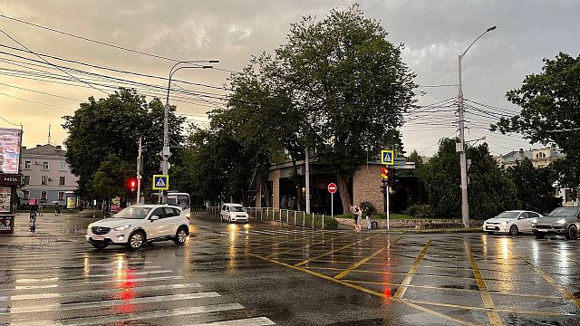 В столице Кубани сохраняется штормовое предупреждение