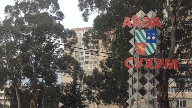 Пять человек пострадали на похоронах при покушении на вора в законе в Сухуме 