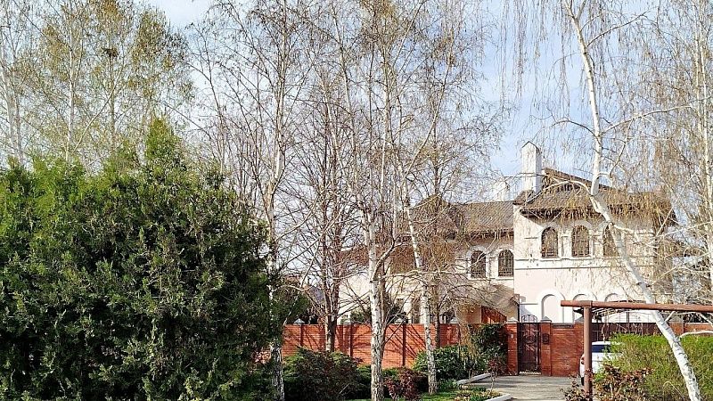 Арестованный судом дом продала жительница Славянского района  