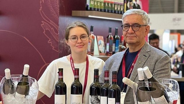 Кубанские компании представляют свою продукцию на винной выставке в Китае 