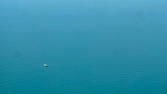 Авианосец «Шарль де Голль» не стал входить в Красное море