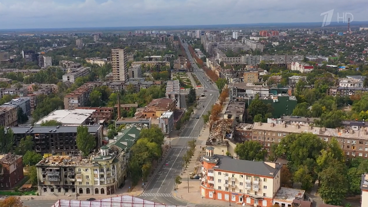 Возрождение Мариуполя: как в режиме нон-стоп руины превращаются в город Фото: скриншот "Первый канал"