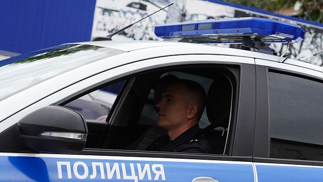 В Краснодаре двое парней угнали незапертый автомобиль. Фото: Елена Желнина