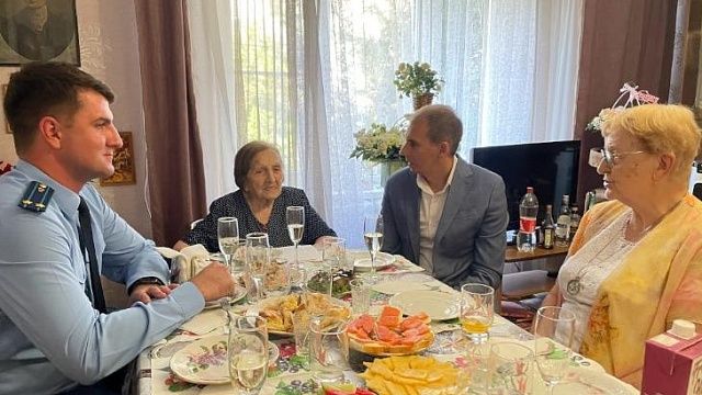 В Краснодаре ветеран труда Людмила Велигура встретила 100-летие