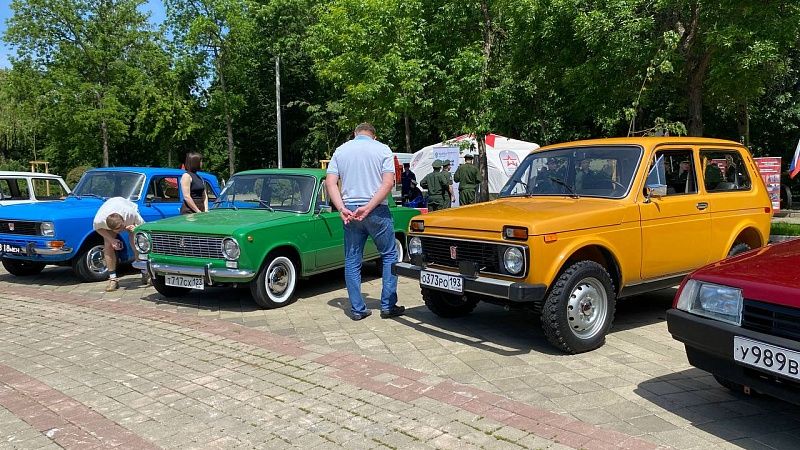 В соцсетях появились фото ретро-автомобиля с лицом Ленина из Балашихи