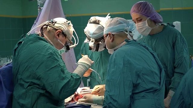 25 февраля было выполнено первое в мире коронарное шунтирование на работающем сердце. Фото: телеканал «Краснодар»