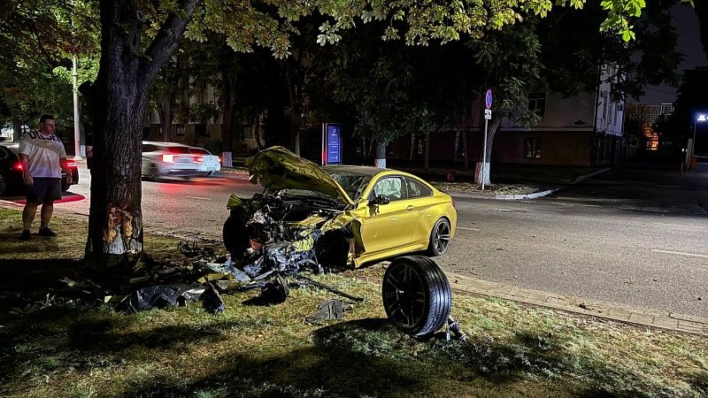 Два человека попали в реанимацию после ДТП с «золотым» BMW в центре Краснодара