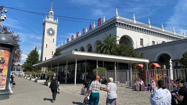 Туристический поезд направлением Туапсе – Гагра завершил летний сезон