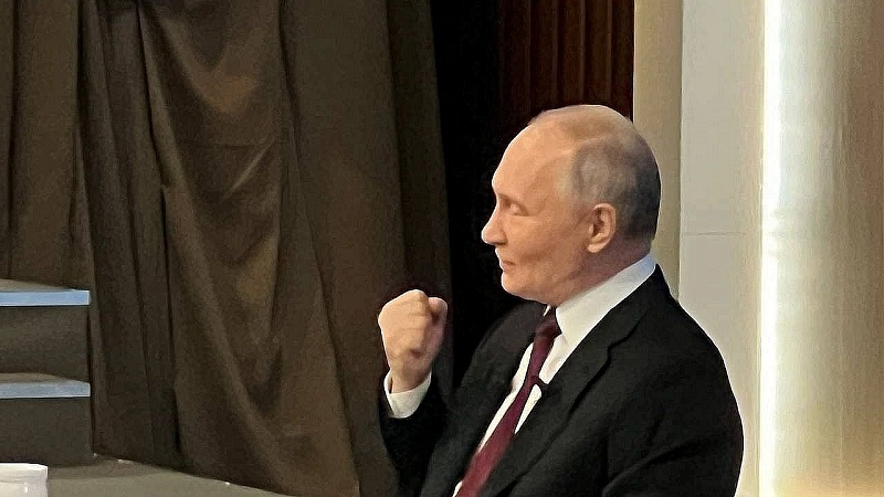 Китайцы пришли в восторг от того, как Путин преподал жёсткий урок истории Японии