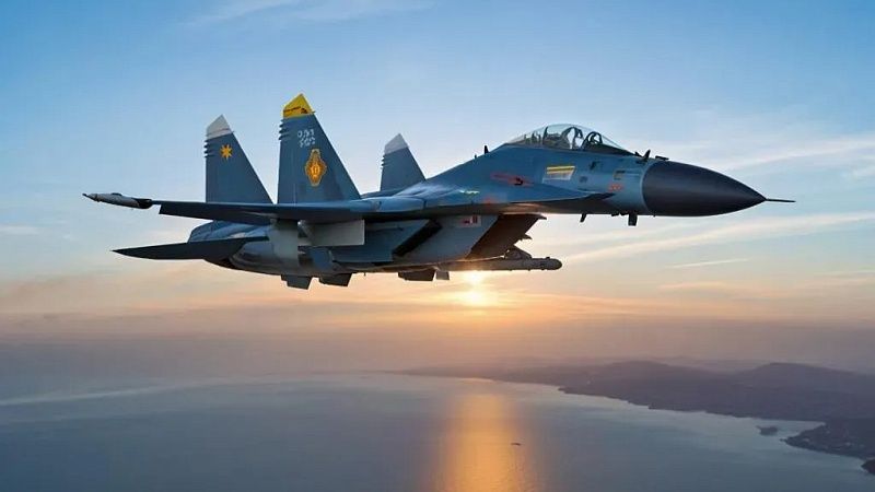 Опубликовано видео уничтожения морских дронов ВСУ российским Су-30 в Черном море