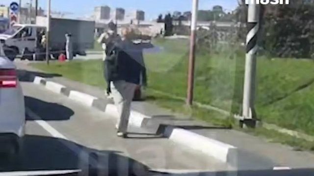 Из-за жуткой пробки на 30 километров люди опоздали на рейс в аэропорт в Адлере