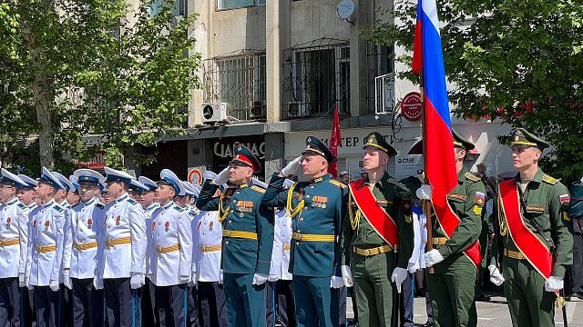 В День Великой Победы в Краснодаре началось торжественное прохождение войск